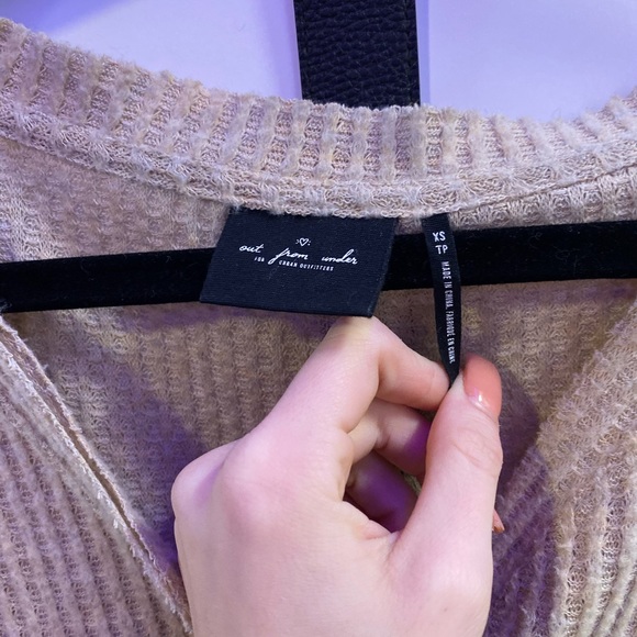 Button front top - Picture 3 of 3